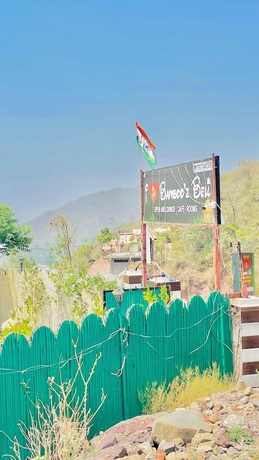 Imagen de la piscina del Hotel Bambooz Bel cottage and camps Kasauli. Foto 14