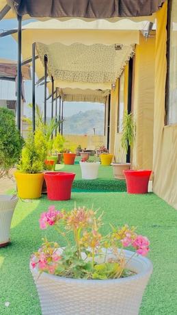 Imagen de la piscina del Hotel Bambooz Bel cottage and camps Kasauli. Foto 16