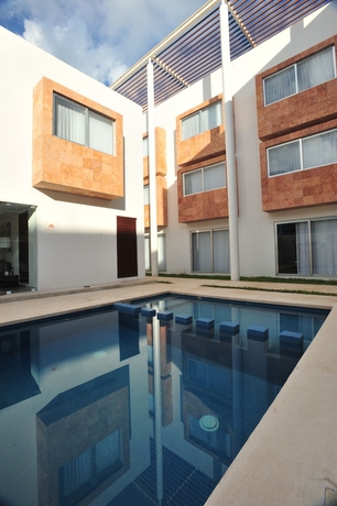 Imagen de la piscina del Hotel Bambu Suites - Near Quinta Avenida. Foto 18