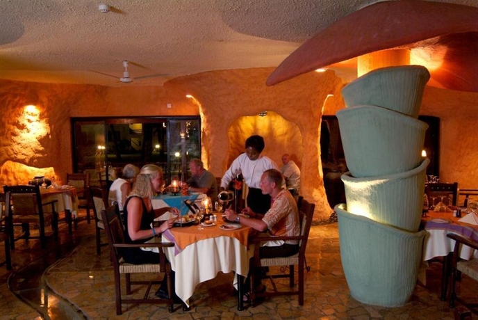 Imagen del bar/restaurante del Hotel Bamburi Beach - All Inclusive. Foto 8