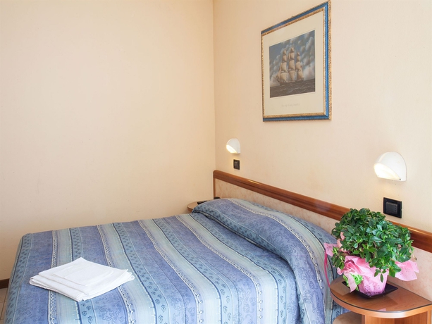 Imagen de la habitación del Hotel Bamby. Foto 6