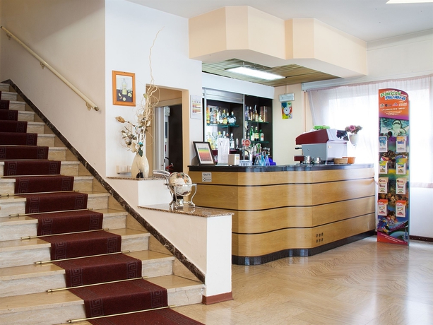 Imagen de los interiores del Hotel Bamby. Foto 13