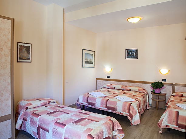 Imagen de la habitación del Hotel Bamby, Rimini. Foto 3