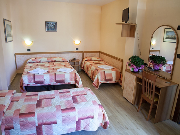 Imagen de la habitación del Hotel Bamby, Rimini. Foto 7