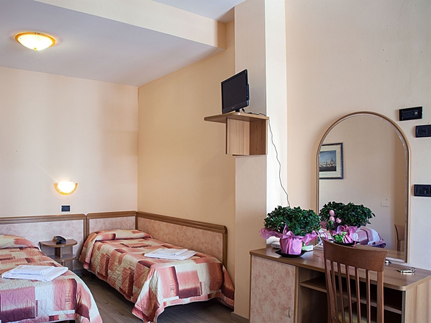 Imagen de la habitación del Hotel Bamby, Rimini. Foto 12