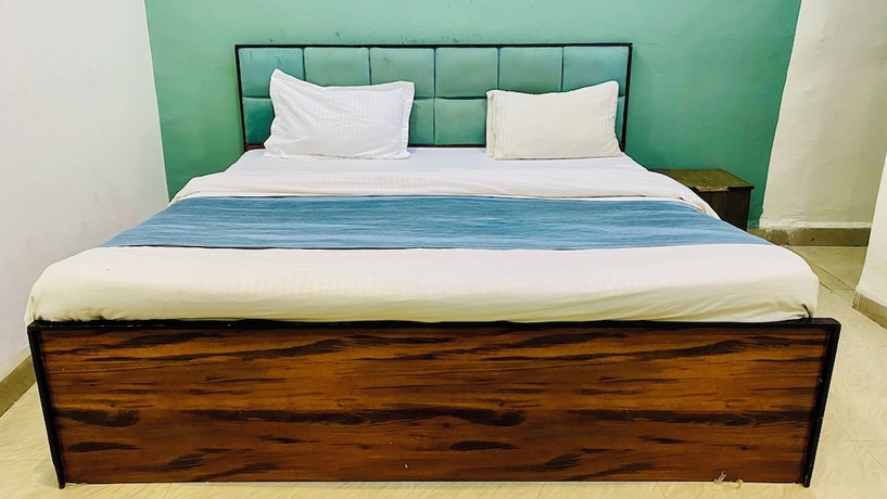 Imagen de la habitación del Hotel Bamleshwari. Foto 2