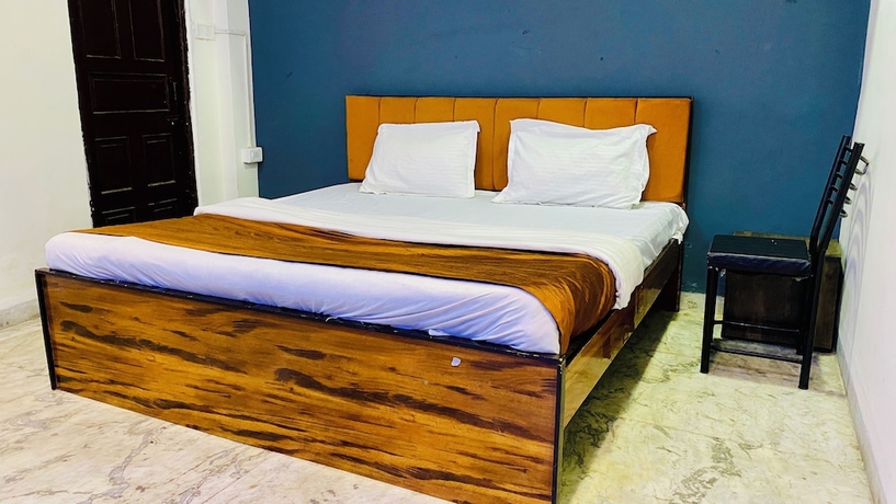 Imagen de la habitación del Hotel Bamleshwari. Foto 4