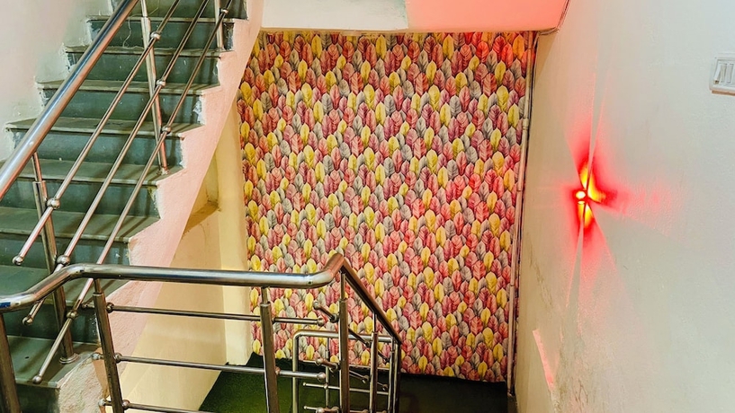 Imagen de los interiores del Hotel Bamleshwari. Foto 14