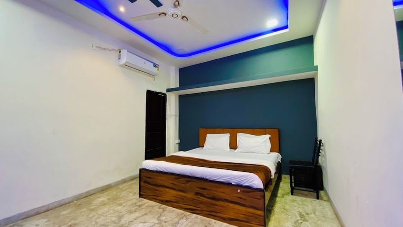 Imagen de la habitación del Hotel Bamleshwari. Foto 7