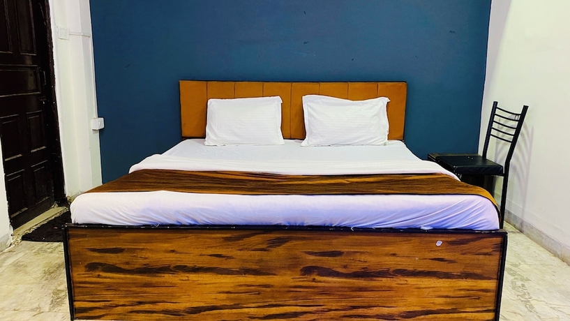 Imagen de la habitación del Hotel Bamleshwari. Foto 9
