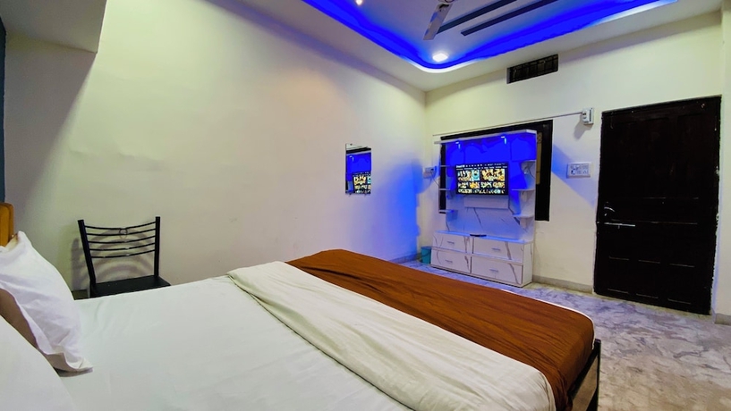 Imagen de la habitación del Hotel Bamleshwari. Foto 10