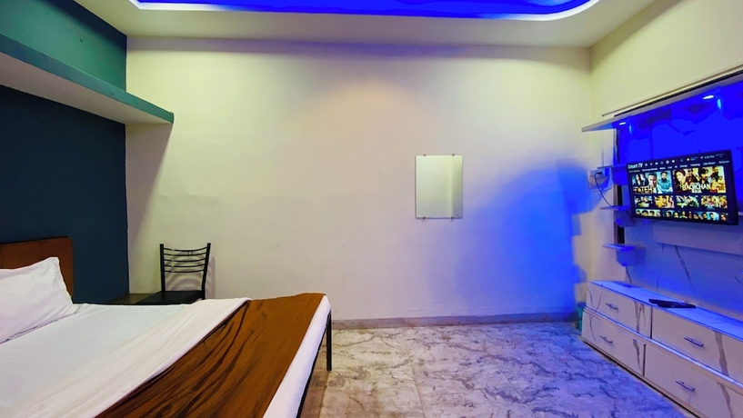 Imagen de la habitación del Hotel Bamleshwari. Foto 11