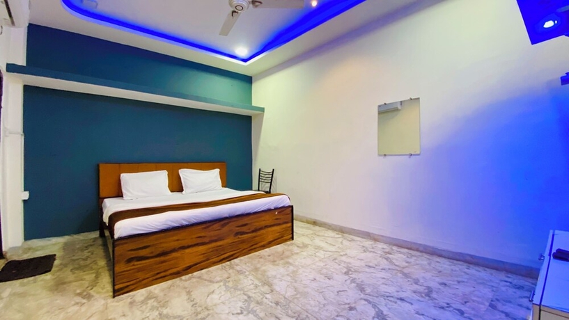Imagen de la habitación del Hotel Bamleshwari. Foto 12
