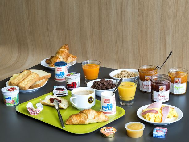 Imagen del bar/restaurante del Hotel B&B Aix-En-Provence Pont De L'Arc. Foto 4