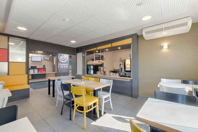 Imagen del bar/restaurante del Hotel B&B Aix-En-Provence Pont De L'Arc. Foto 6