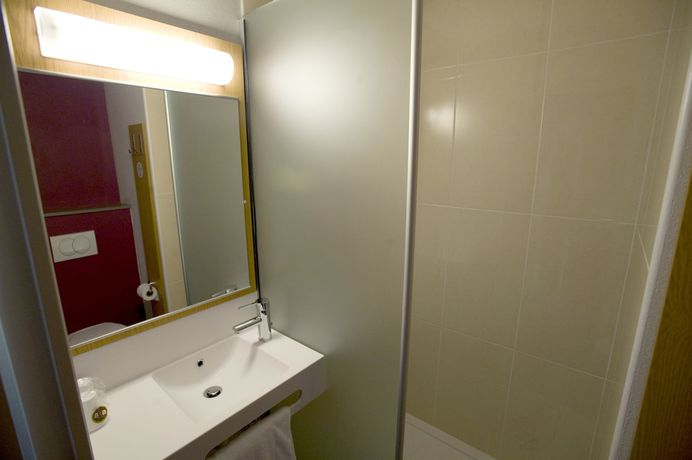 Imagen de la habitación del Hotel B&B Aix-en-Provence Le Tholonet. Foto 9