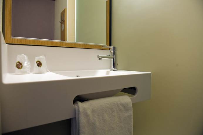 Imagen de la habitación del Hotel B&B Aix-en-Provence Le Tholonet. Foto 12