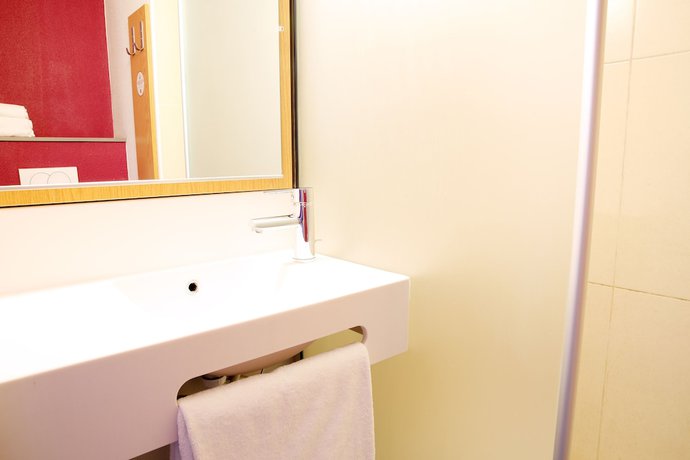 Imagen de la habitación del Hotel B&B Aix-en-Provence Le Tholonet. Foto 15