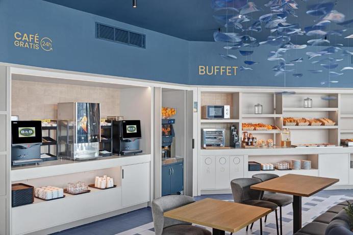 Imagen del bar/restaurante del Hotel B&B Alicante Aeropuerto. Foto 6