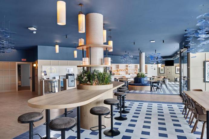 Imagen del bar/restaurante del Hotel B&B Alicante Aeropuerto. Foto 7
