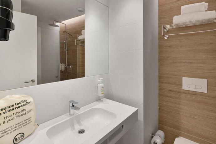 Imagen de la habitación del Hotel B&B Alicante Aeropuerto. Foto 9