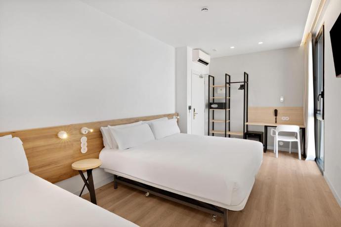 Imagen de la habitación del Hotel B&B Alicante Aeropuerto. Foto 12