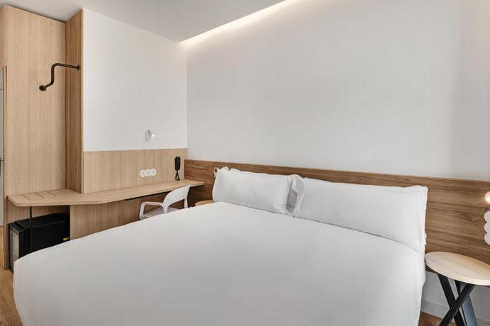 Imagen de la habitación del Hotel B&B Alicante Aeropuerto. Foto 13