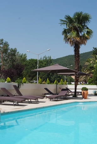 Imagen de la piscina del Hotel B&B Am&eacute;lie-les-bains Centre. Foto 9