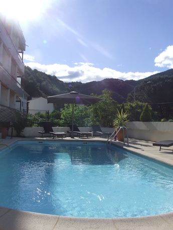 Imagen de la piscina del Hotel B&B Am&eacute;lie-les-bains Centre. Foto 10