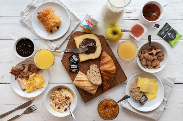 Imagen del bar/restaurante del Hotel B&B Amiens Centre Cathédrale 3 étoiles. Foto 2