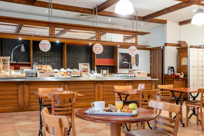 Imagen del bar/restaurante del Hotel B&B Amiens Centre Cathédrale 3 étoiles. Foto 8