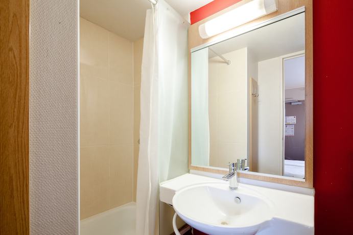 Imagen de la habitación del Hotel B&B Amiens. Foto 9