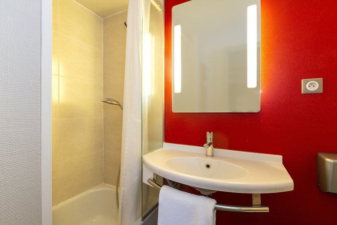 Imagen de la habitación del Hotel B&B Angers 1 Beaucouz&eacute;. Foto 7