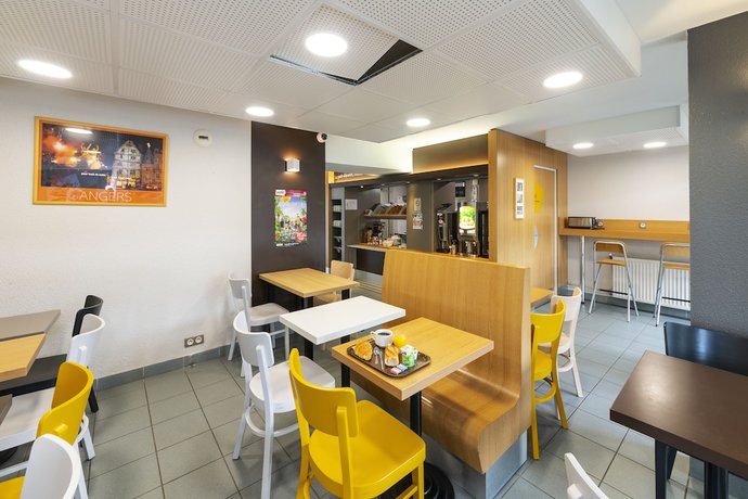 Imagen del bar/restaurante del Hotel B&B Angers 1 Beaucouz&eacute;. Foto 2