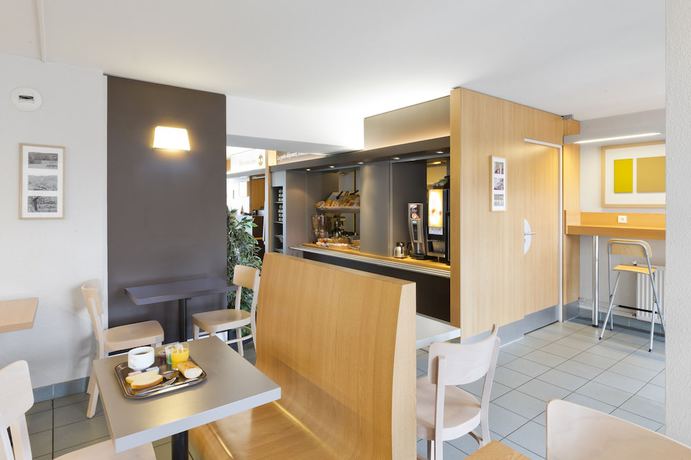 Imagen del bar/restaurante del Hotel B&B Angers 1 Beaucouz&eacute;. Foto 3