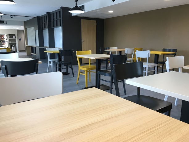 Imagen del bar/restaurante del Hotel B&B Angoulême. Foto 7