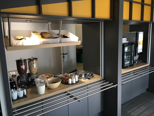 Imagen del bar/restaurante del Hotel B&B Angoulême. Foto 8