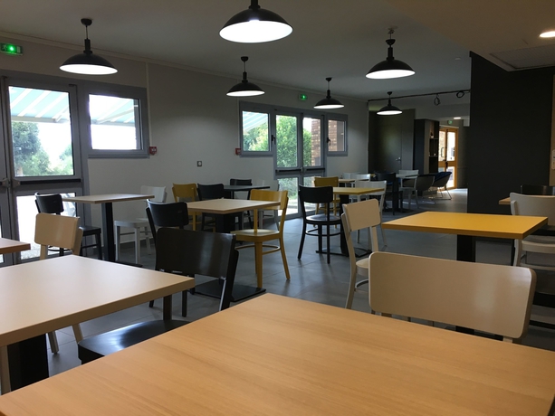 Imagen del bar/restaurante del Hotel B&B Angoulême. Foto 9