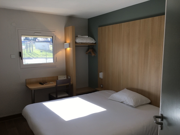 Imagen de la habitación del Hotel B&B Angoulême. Foto 17