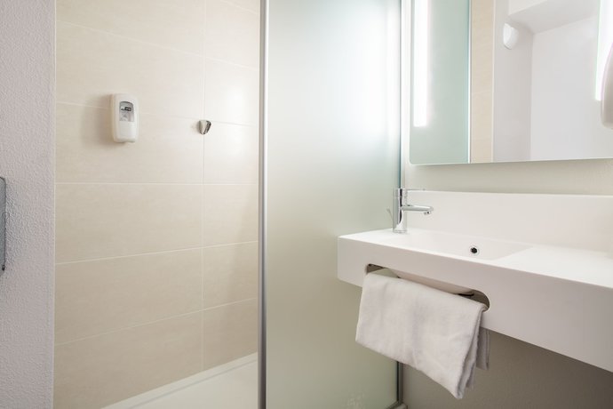 Imagen de la habitación del Hotel B&B Annemasse St Cergues. Foto 6