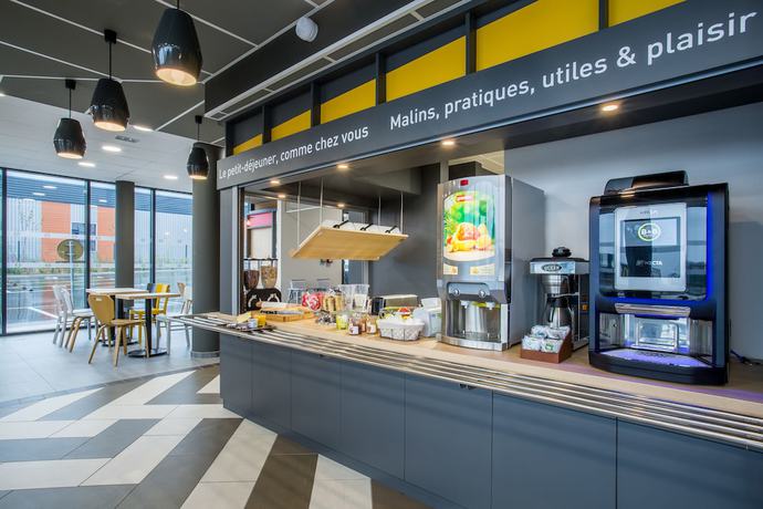 Imagen del bar/restaurante del Hotel B&B Annemasse St Cergues. Foto 2