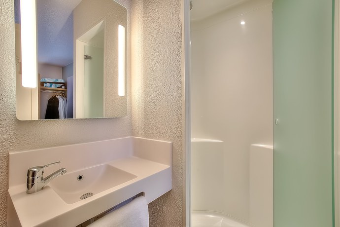 Imagen de la habitación del Hotel B&B Antibes Sophia Antipolis. Foto 15