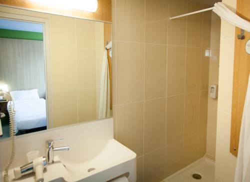 Imagen de la habitación del Hotel B&B Auray Carnac, Auray. Foto 5