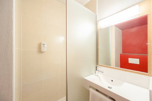 Imagen de la habitación del Hotel B&B Auray Carnac, Auray. Foto 16
