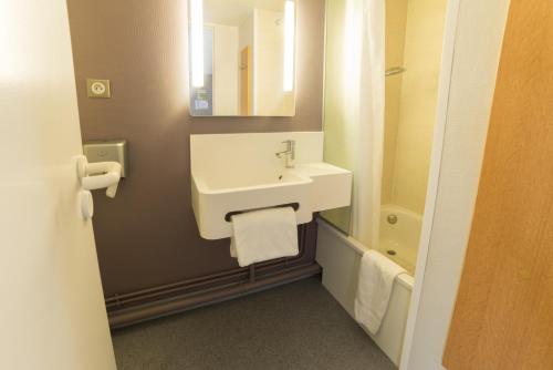 Imagen de la habitación del Hotel B&B Auxerre Bourgogne. Foto 5