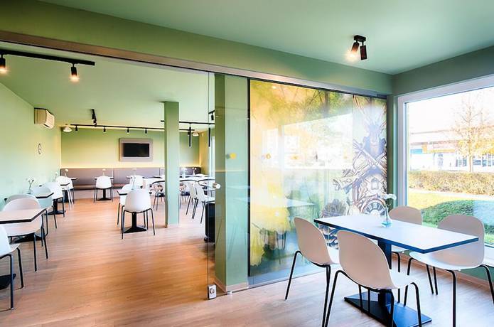 Imagen del bar/restaurante del Hotel B&B Baden-Airpark. Foto 2