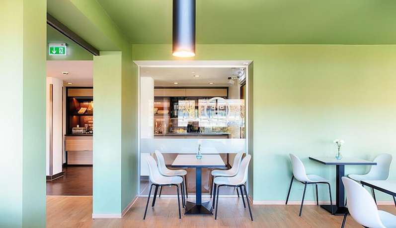 Imagen del bar/restaurante del Hotel B&B Baden-Airpark. Foto 3