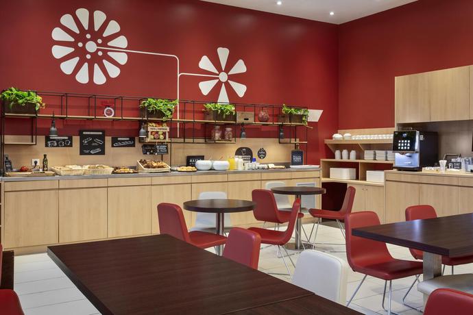 Imagen del bar/restaurante del Hotel B&B Barcelona Mataró. Foto 4