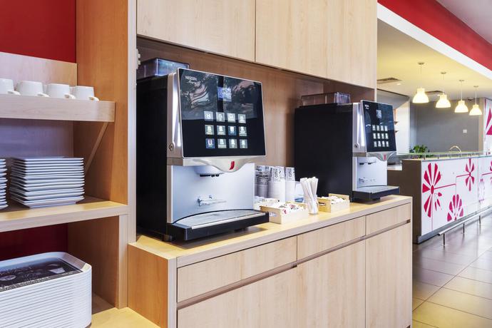 Imagen del bar/restaurante del Hotel B&B Barcelona Mataró. Foto 5