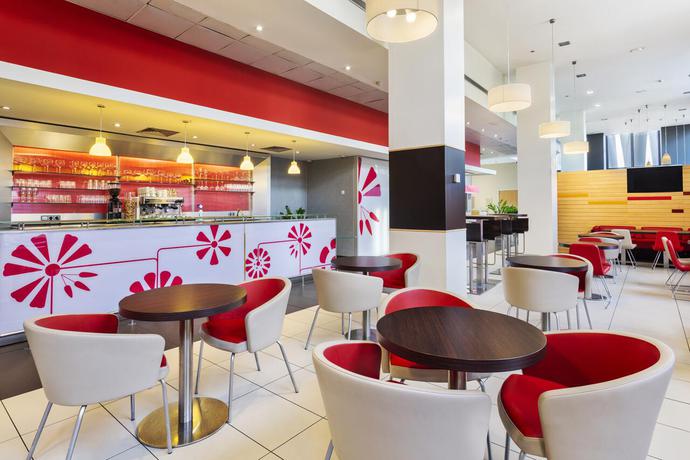 Imagen del bar/restaurante del Hotel B&B Barcelona Mataró. Foto 6